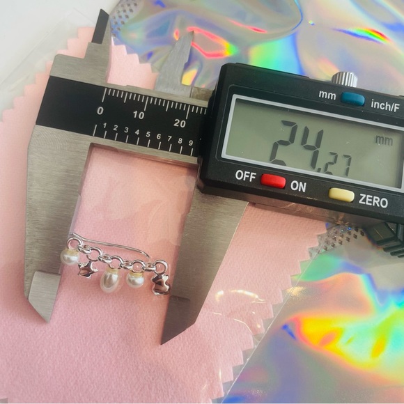 Tous Shapes Pea in a pod Pearl Row Line Earrings - Picture 7 of 14